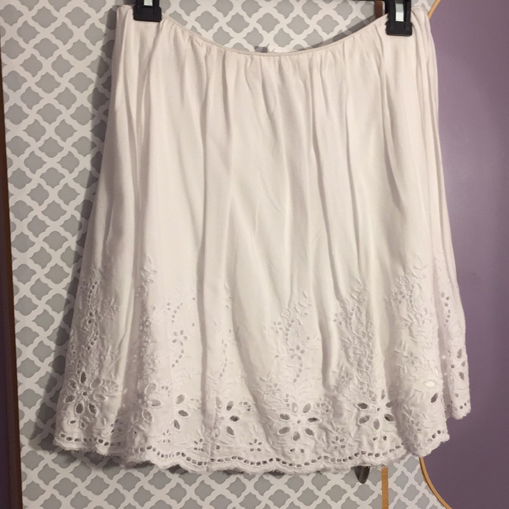 🆕White skirt